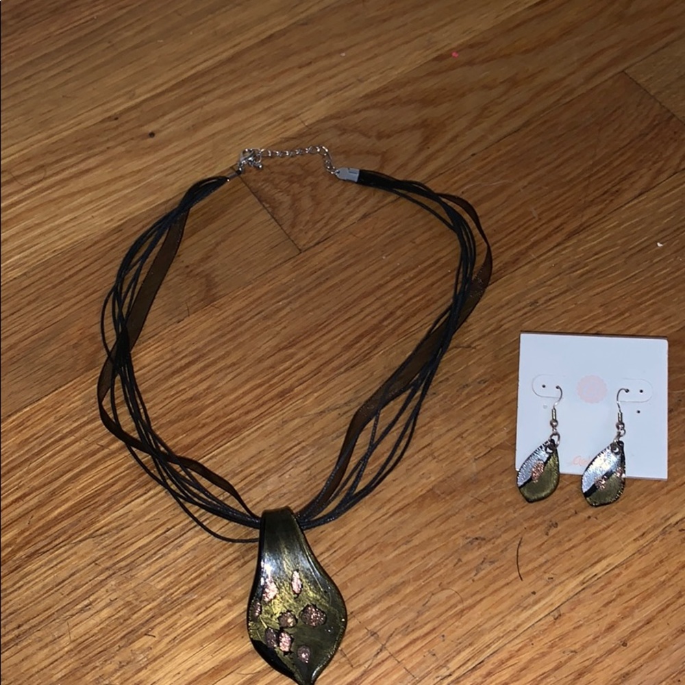 Necklace and earring set